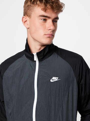 Nike Sportswear Přechodná bunda – šedá