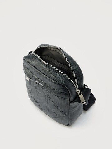 Calvin Klein - Mala de ombro em preto