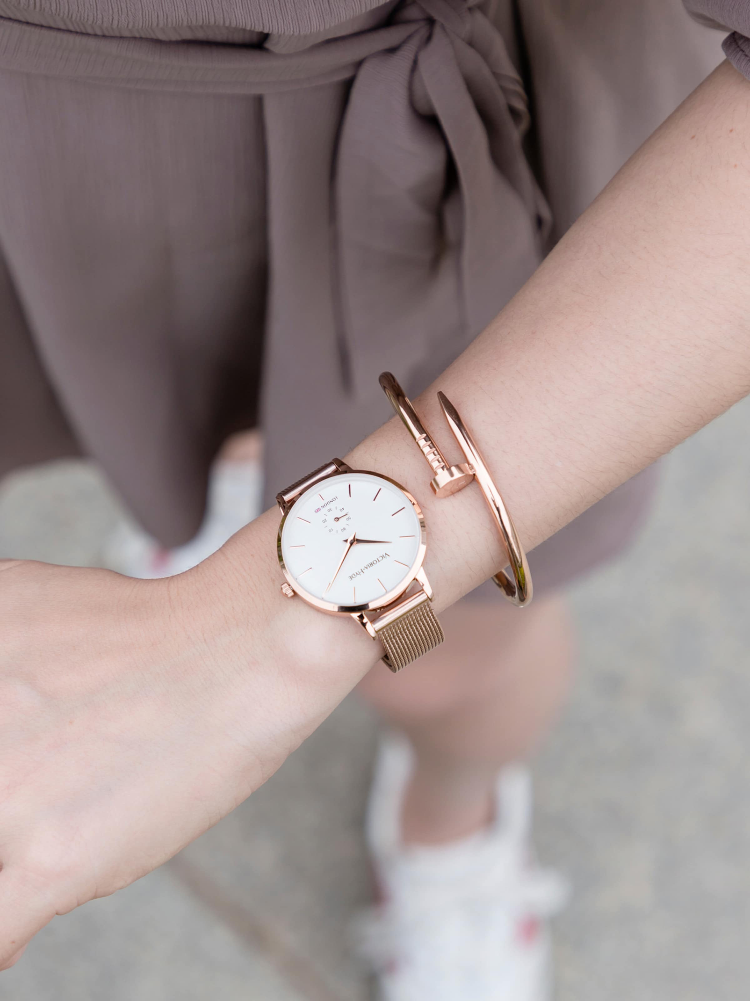 Victoria Hyde Analog Watch 'Metropolitan Time' in Gold: front