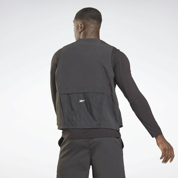 Reebok Sportbodywarmer in Zwart