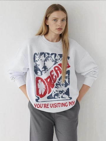 Hiccup Sweatshirt in Weiß: Vorderseite