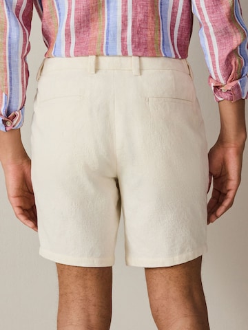 regular Pantaloni con pieghe di Next in beige