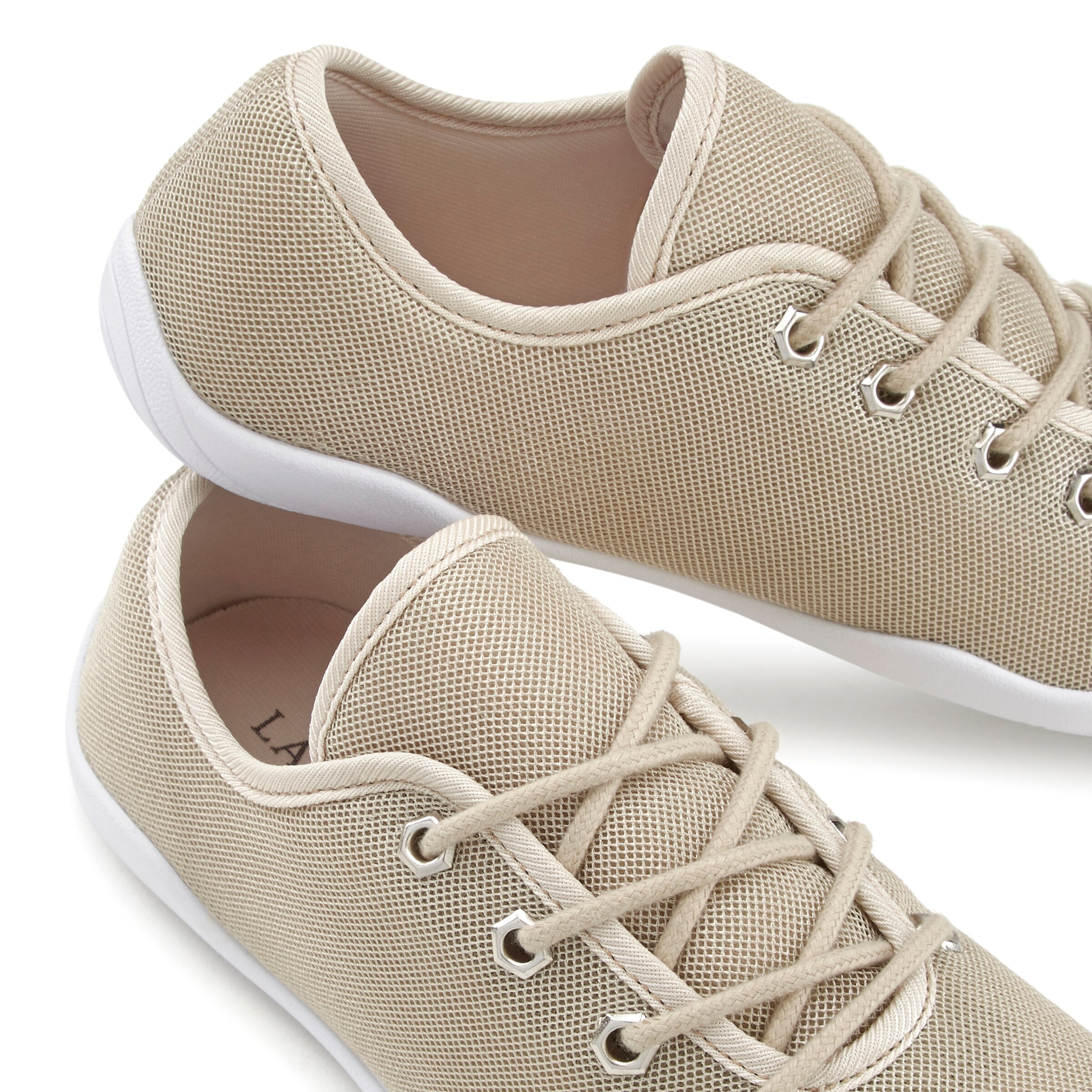 LASCANA Низкие кроссовки в Бежевый