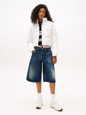 Tommy Jeans Демисезонная куртка 'ESS' в Белый