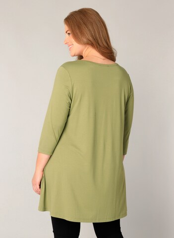 BASE LEVEL CURVY Tunic 'Aria' in Green