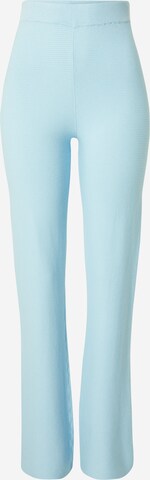 NA-KD Flared Broek in Blauw: voorkant