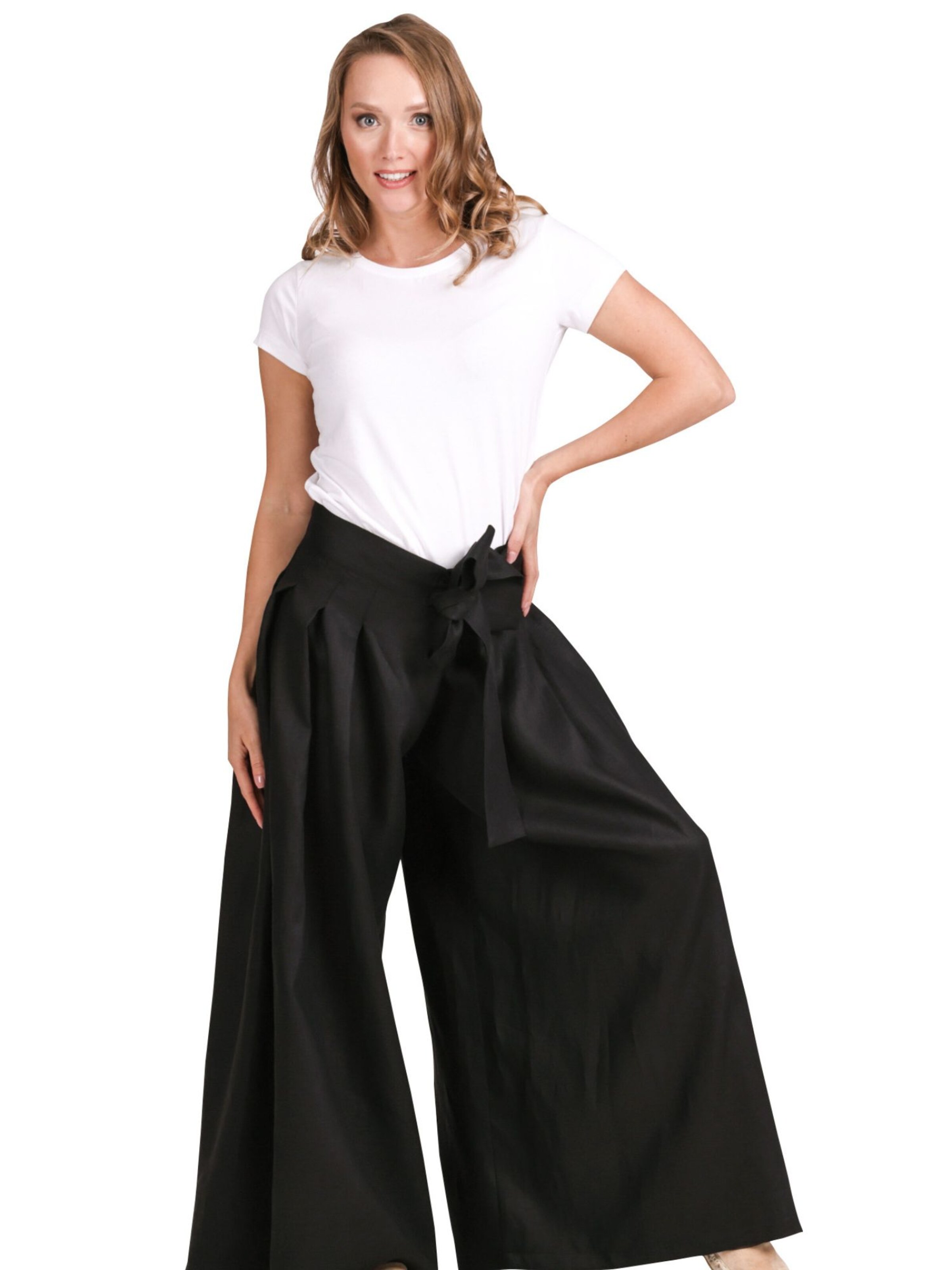 Nikka Place - Pierna ancha Pantalón 'Freesia' en negro