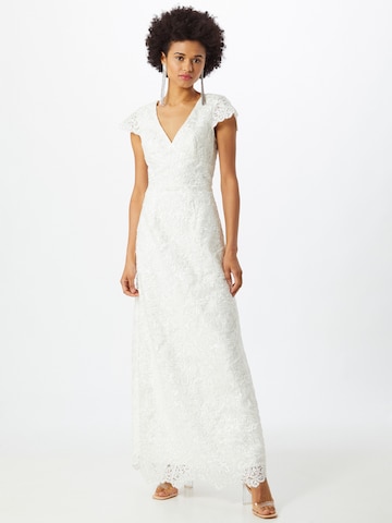 Chi Chi London Evening dress in White: front