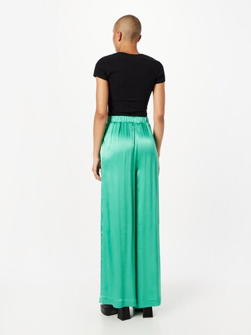 Wide leg Pantaloni con pieghe di Karen Millen in verde