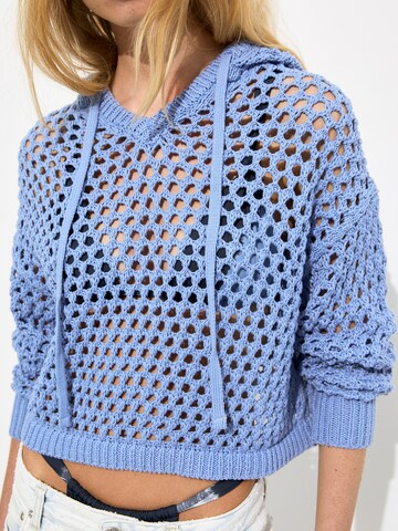 Pull&Bear Sveter - Modrá