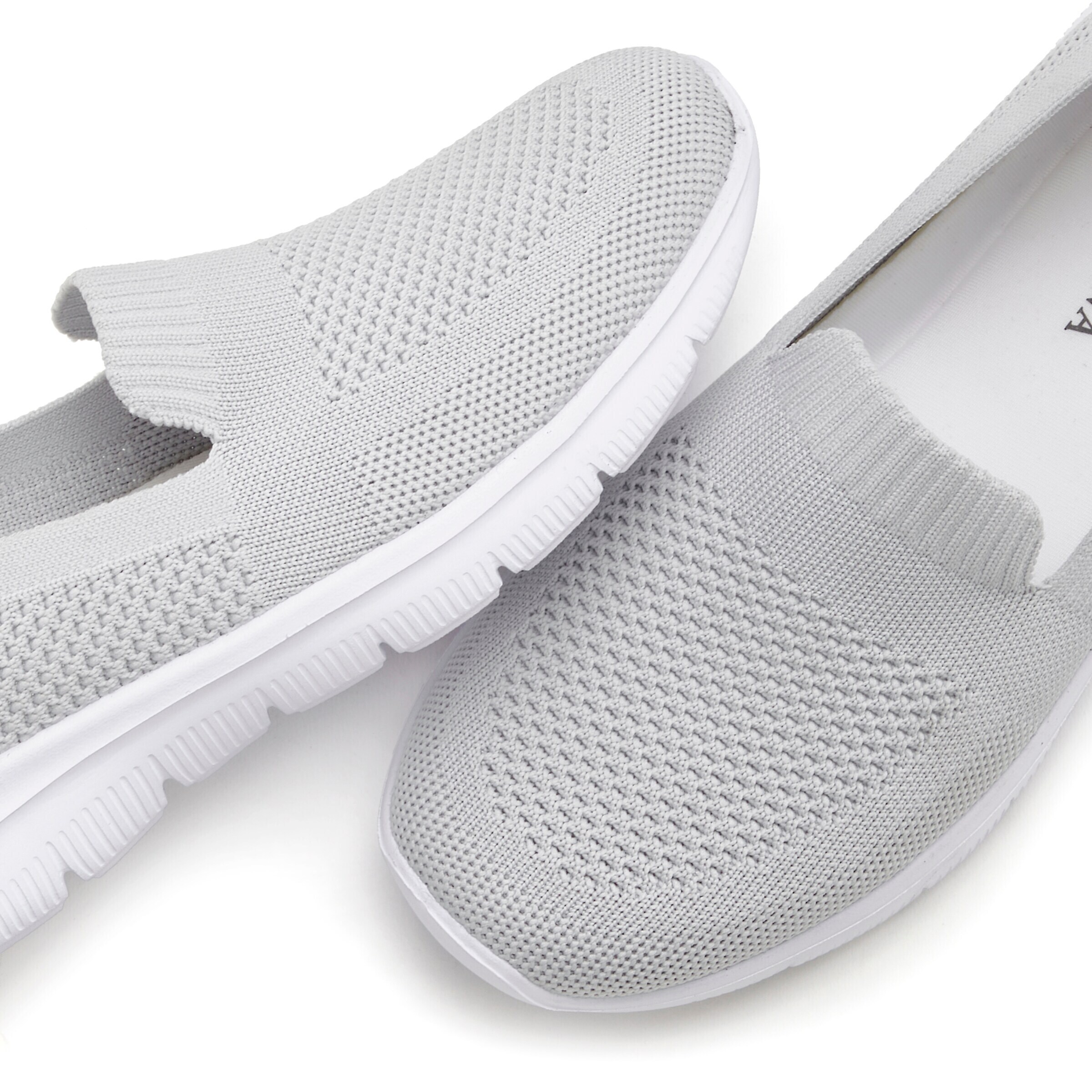 LASCANA Slip-Ons in Grey