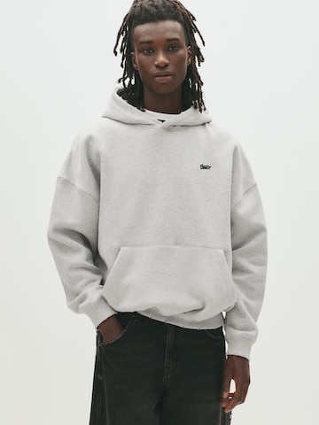 Pull&Bear Sweatshirt in Grey: front