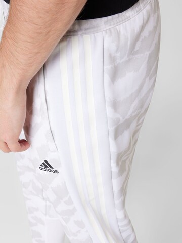 ADIDAS SPORTSWEAR - Slimfit Calças de desporto 'Tiro Suit-Up Lifestyle' em cinzento