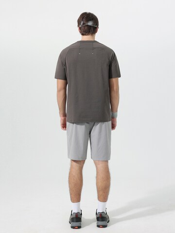 YOUTHUP Performance Shirt 'Trockenbahn' in Brown
