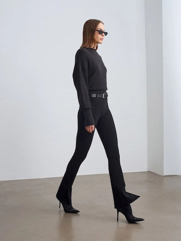 Flared Pantaloni di Dilvin in nero