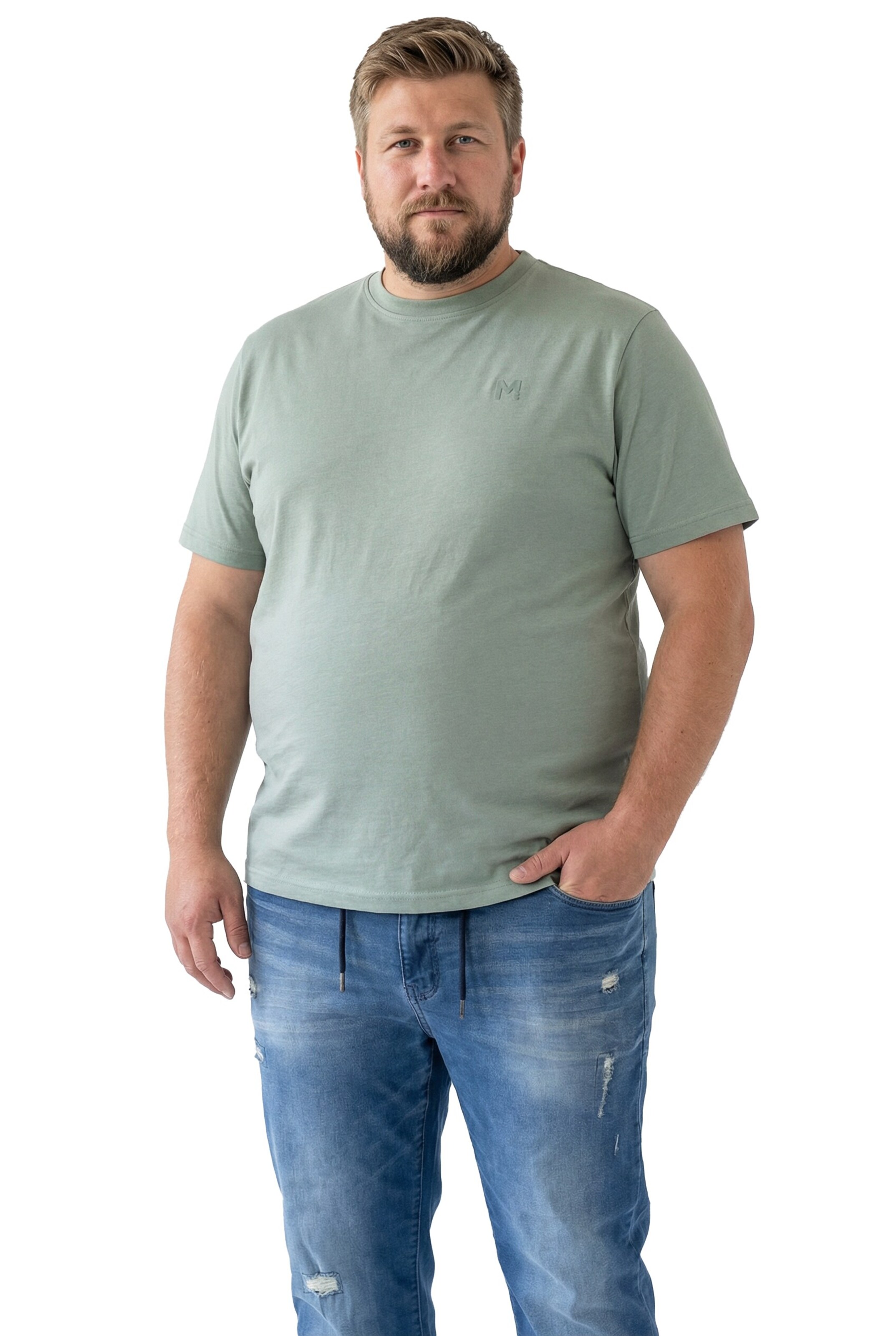Men Plus Shirt in Green: front
