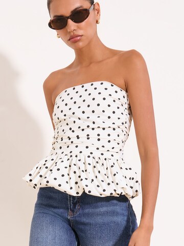 Lipsy Top in White