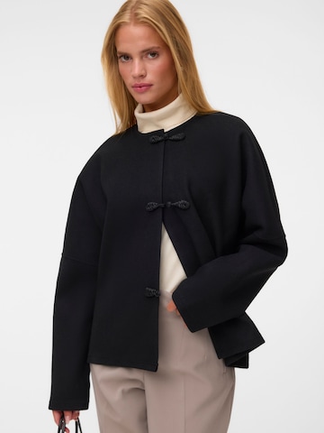 VERO MODA Between-season jacket 'VMREGINA' in Black: front