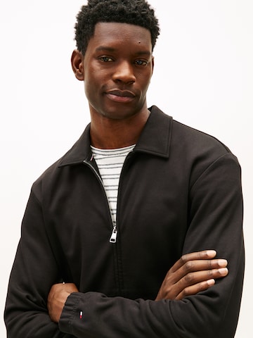 TOMMY HILFIGER - Sudadera con cremallera 'ESSENTIAL' en negro