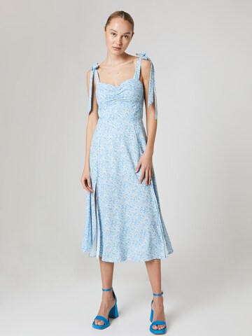 Robe 'Joana' ABOUT YOU x Laura Giurcanu en bleu : devant