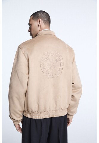 Karl Kani Jacke in Beige: Vorderseite
