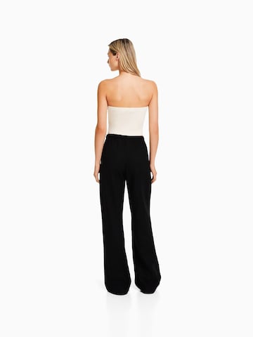 Bershka Wide Leg Hose in Schwarz