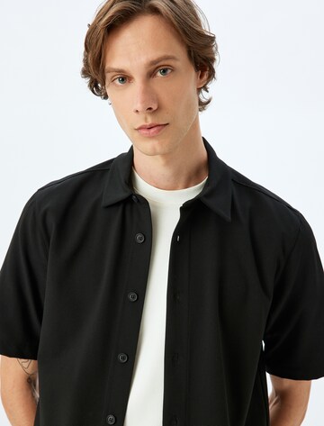 Koton Regular Fit Hemd in Schwarz