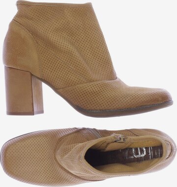 MJUS Dress Boots in 40 in Beige: front