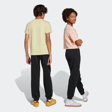 ADIDAS ORIGINALS Tapered Housut värissä musta