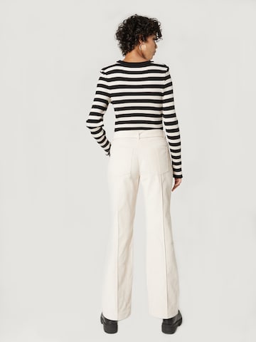 Bootcut Pantalon 'Ashley' A LOT LESS en blanc