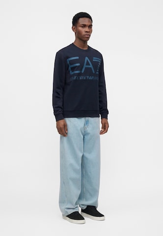 EA7 Emporio Armani Sweatshirt i blå: sida