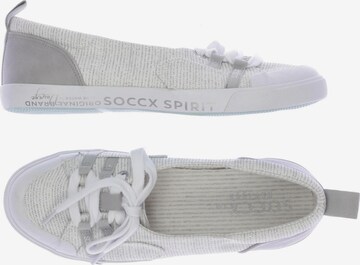 Soccx Flats & Loafers in 38 in White: front