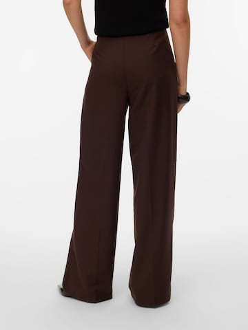 Wide leg Pantaloni con pieghe 'VMHailey' di VERO MODA in marrone