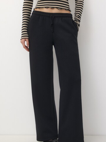 Wide leg Pantaloni de la Pull&Bear pe negru: față