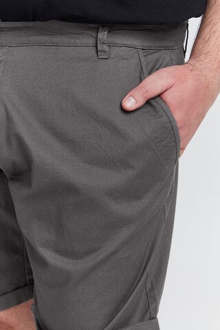 !Solid Regular Chino Pants in Grey