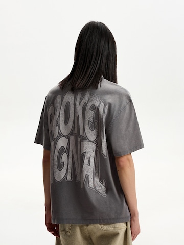 T-Shirt Bershka en gris : devant