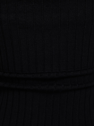 Rochie de la Bershka pe negru