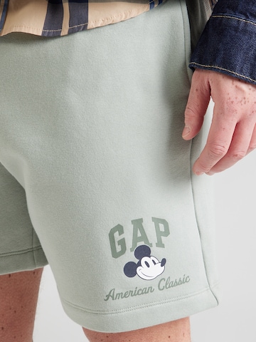 GAP Regular Housut 'DISNEY X GAP' värissä vihreä