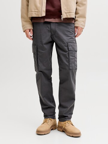 JACK & JONES Regular Cargo Pants in Grey: front
