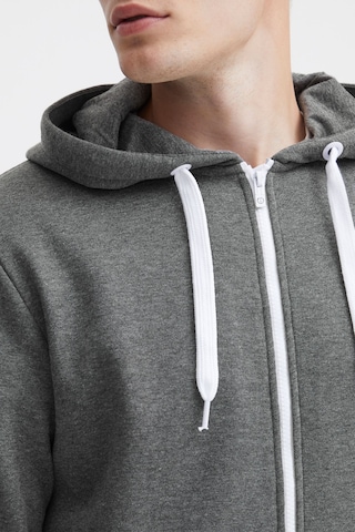 !Solid Zip-Up Hoodie 'Olli' in Grey