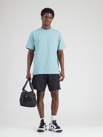 Nike Sportswear Футболка 'Premium Essentials' в Зеленый