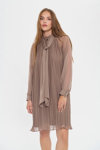 SAINT TROPEZ Jurk in Beige: voorkant