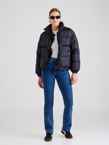 LEVI'S ® Демисезонная куртка 'Noe Western Puffer' в Серый