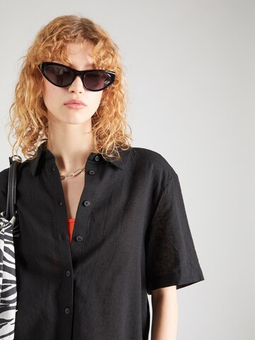 Monki - Blusa en negro