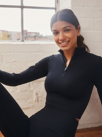 Maglietta di self. in nero