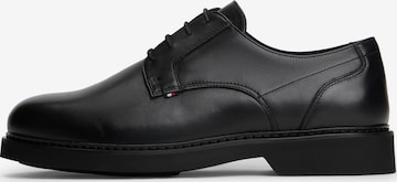 TOMMY HILFIGER Fűzős cipő - fekete: elől