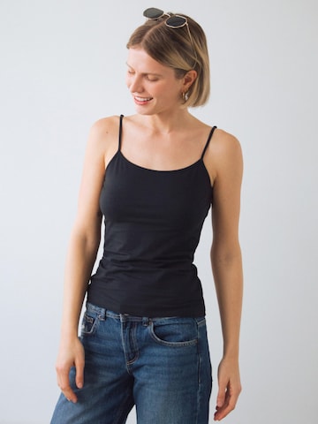 Honest Basics Top in Zwart: voorkant