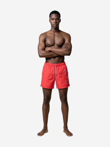 Pantaloncini da bagno '7M002001 AF14497' di EA7 Emporio Armani in rosso