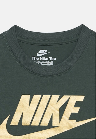 Nike Sportswear T-Shirt 'FUTURA EVERGREEN' in Grün: Vorderseite