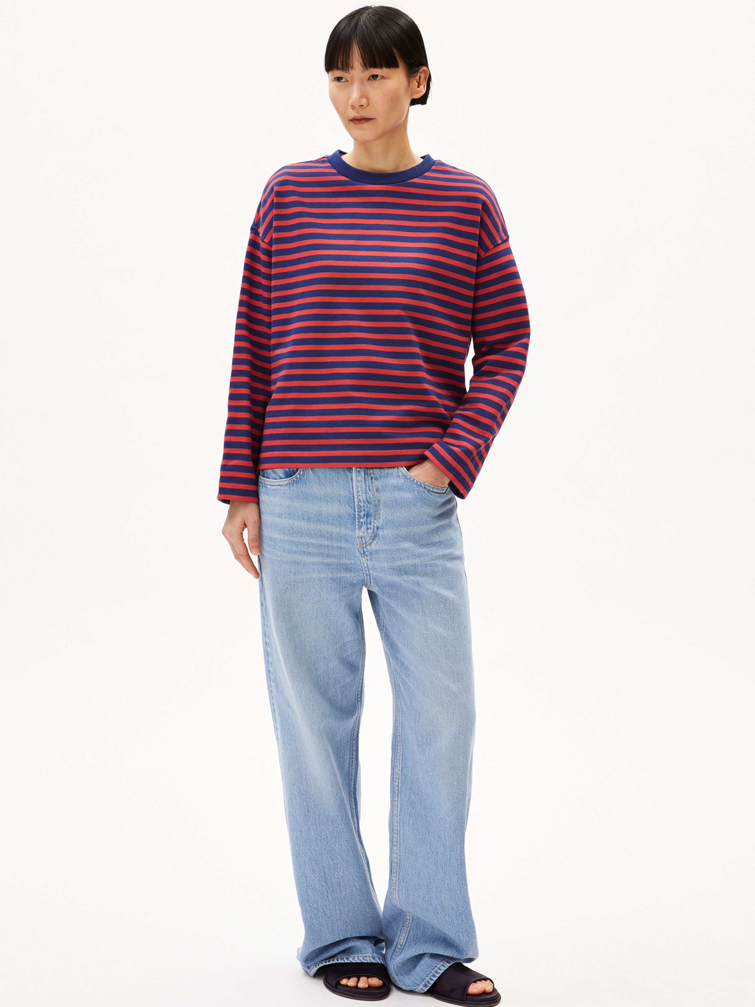 Sweat-shirt 'FRANKAA' ARMEDANGELS en bleu : devant